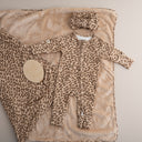 סט מנומר לתינוק- אוברול סרט לראש ושמיכה